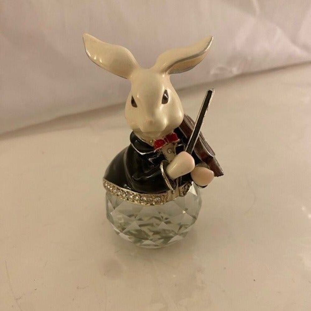 Violinist Rabbit not a trinket